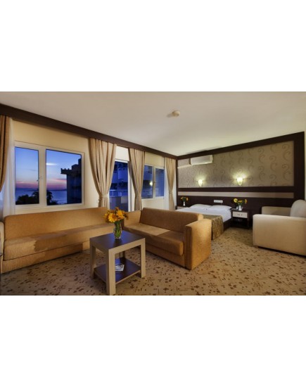 Oferta de toamnă Hotel: LONICERA WORLD HOTEL 4* 930 eur/2 pers.
